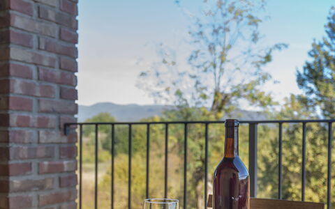 Alle Fornaci: Himmel, Bordservice, Ejendom, Bord, Flaske, Træ, Plante, Bygning, Sky, Veranda