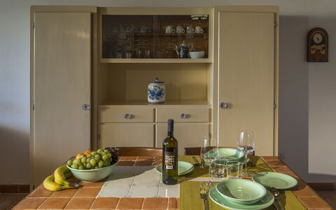 Alle Fornaci: Countertop, Værelse, Cabinetry, Møbel, Køkken, Hylde, Ejendom, Indretning, Hjem, Håndvask