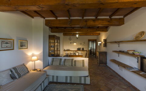 Alle Fornaci: Ejendom, Værelse, Bygning, Loft, Indretning, Hus, Bjælke, Møbel, Etage, Arkitektur