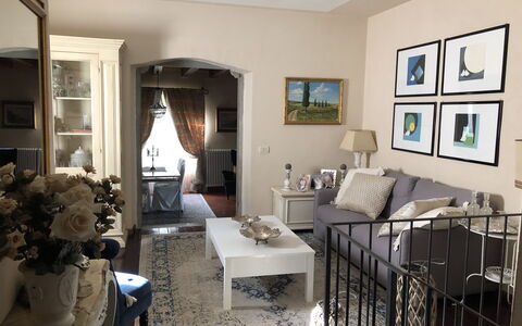 Villa Fusai: Værelse, Stue, Indretning, Møbel, Ejendom, Bygning, Bord, Hus, Etage, Hjem