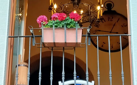 Villa Fusai: Belysning, Altan, Værelse, Arkitektur, Vindue, Hjem, Bord, Møbel, Hus, Bygning