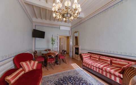 Appartamento Zefferini: Ejendom, Møbel, Bygning, Couch, Dekoration, Indretning, Belysning, Stue, Gulvbelægning, Etage