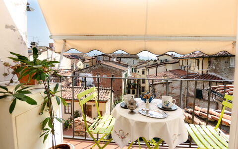 Sinidio: Ejendom, Altan, Bygning, Værelse, Ejendom, Indretning, Hus, Arkitektur, Lejlighed, Ferie