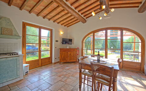 Borgo Mulignone: Ejendom, Bygning, Værelse, Loft, Ejendom, Hjem, Hus, Møbel, Bjælke, Estate