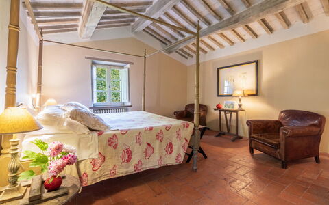 Casa Di Giulio: Møbel, Indretning, Væg, Gulvbelægning, Etage, Loft, Træ, Seng, Soveværelse, Værelse