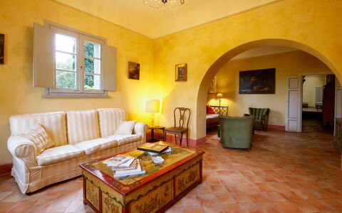 Villa Bacco: Indretning, Væg, Gulvbelægning, Møbel, Etage, Loft, Værelse, Hjem, Belysning, Stue