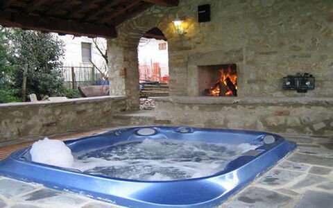 Monastery Guest House: Vand, Ejendom, Lys, Bygning, Vindue, Plante, Indretning, Skygge, Hus, Træ