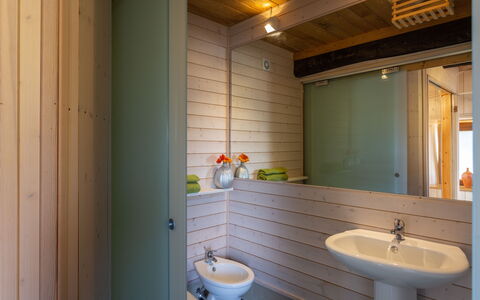 Casa Alice: Værelse, Badeværelse, Ejendom, Indretning, Bygning, Hus, Arkitektur, Ejendom, Sanitærarmatur, Hjem