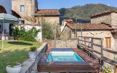 Casa Alice: Ejendom, Blå, Svømmepøl, Hus, Bygning, Azure, Ferie, Ejendom, Estate, Træ