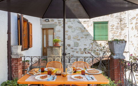 Casa Alice: Ejendom, Værelse, Bord, Hus, Bygning, Møbel, Indretning, Ejendom, Hjem, Gårdhave