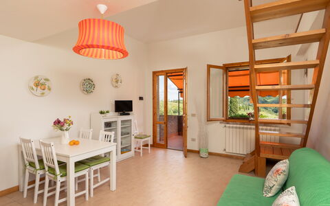 Calanchi Apartments: Indretning, Møbel, Træ, Gulvbelægning, Etage, Loft, Værelse, Bejdse, Stol, Stue