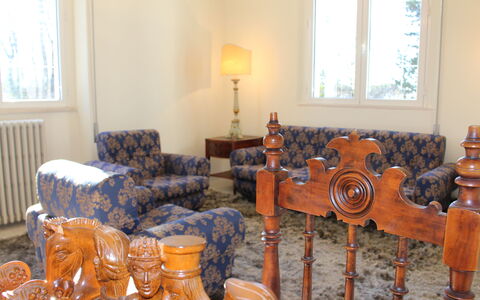 Villa La Casa Bianca: Værelse, Orange, Møbel, Stue, Ejendom, Hjem, Gul, Bord, Hus, Stol