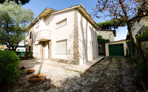 Angelina: Ejendom, Hus, Hjem, Bygning, Ejendom, Arkitektur, Boligområde, Estate, Kvarter, Himmel