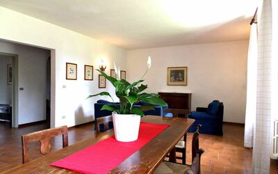 Senni 4: Værelse, Ejendom, Bygning, Indretning, Møbel, Etage, Hus, Stue, Loft, Hårdttræ