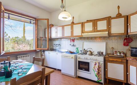 Villa Campiglia: Værelse, Ejendom, Bygning, Køkken, Møbel, Ejendom, Hus, Indretning, Cabinetry, Hjem