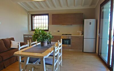 Fornace 2: Værelse, Møbel, Ejendom, Etage, Bygning, Indretning, Bord, Spisestue, Loft, Hus