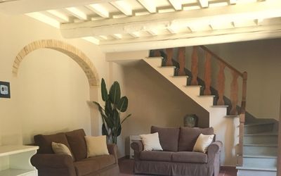 Fienile: Loft, Værelse, Ejendom, Stue, Trappe, Indretning, Bygning, Møbel, Arkitektur, Etage