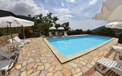 Podere Di Mero Casolare: Vand, Himmel, Sky, Ejendom, Svømmepøl, Plante, Azure, Træ, Udendørs Møbler, Skygge