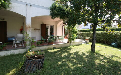 Villa Del Forte: Ejendom, Hus, Bygning, Gård, Ejendom, Backyard, Hjem, Gårdsplads, Have, Græs