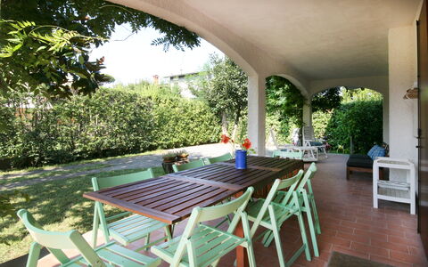 Villa Del Forte: Ejendom, Bygning, Ejendom, Hus, Møbel, Værelse, Bord, Villa, Veranda, Gårdhave