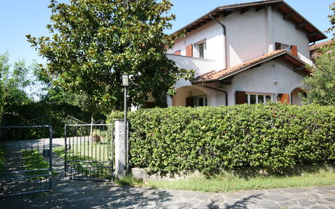 Villa Del Forte: Ejendom, Hus, Ejendom, Hjem, Bygning, Sommerhus, Træ, Villa, Land Lot, Landdistrikt