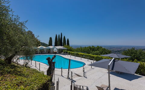 Villa Alfresco: Svømmepøl, Udendørs Møbler, Hill Station, Udvej, Udendørs Bord, Eco Hotel, Ferieby, Paraply, Liggestol