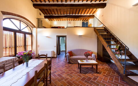 Casale Vacanze Il Granaio: Bygning, Ejendom, Værelse, Indretning, Hus, Ejendom, Loft, Arkitektur, Møbel, Trappe