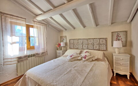 Casa Fioraie: Soveværelse, Seng, Værelse, Møbel, Ejendom, Loft, Indretning, Sengetøj, Bed Frame, Sengetøj