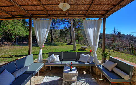 Casa Fioraie: Ejendom, Hus, Værelse, Bygning, Ejendom, Hjem, Indretning, Møbel, Træ, Skygge