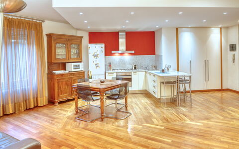 Dai Fiorentini - Apartment In Levanto: Værelse, Ejendom, Etage, Møbel, Trægulve, Indretning, Hårdttræ, Bygning, Gulvbelægning, Laminat Gulv