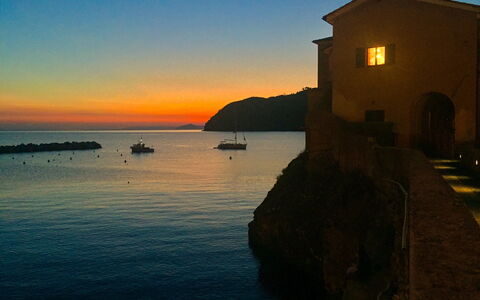 Dai Fiorentini - Apartment In Levanto: Himmel, Krop Af Vand, Hav, Horisont, Kyst, Solnedgang, Ocean, Aften, Skumring, Morgen