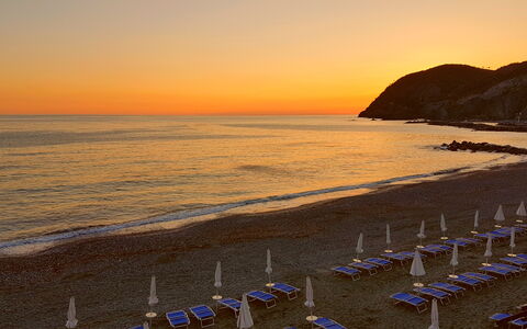 Dai Fiorentini - Apartment In Levanto: Hav, Kyst, Himmel, Strand, Horisont, Kyst, Ocean, Solnedgang, Aften, Morgen