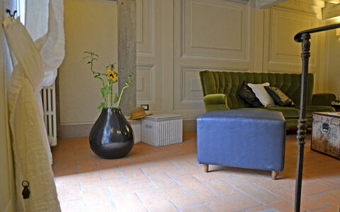 Appartamento Tommasi Fierli: Værelse, Etage, Ejendom, Møbel, Indretning, Flise, Bygning, Gulvbelægning, Hus, Ejendom