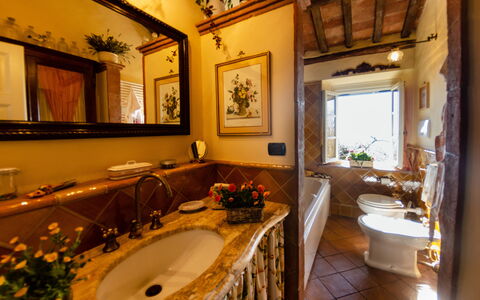 La Casa Del Sole: Værelse, Ejendom, Badeværelse, Indretning, Bygning, Hus, Ejendom, Hjem, Håndvask, Møbel