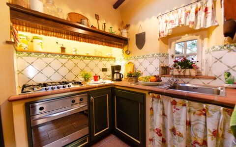 La Casa Del Sole: Ejendom, Værelse, Countertop, Køkken, Bygning, Indretning, Møbel, Cabinetry, Hus, Ejendom