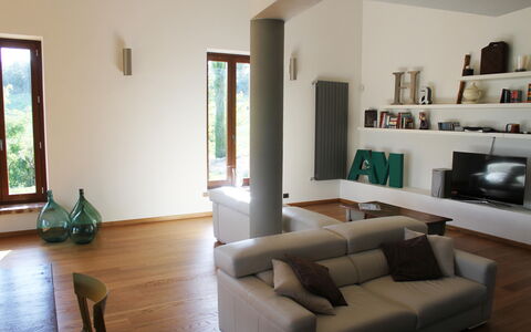 Casale De Conti: Stue, Møbel, Værelse, Ejendom, Indretning, Bygning, Hus, Couch, Etage, Kaffebord