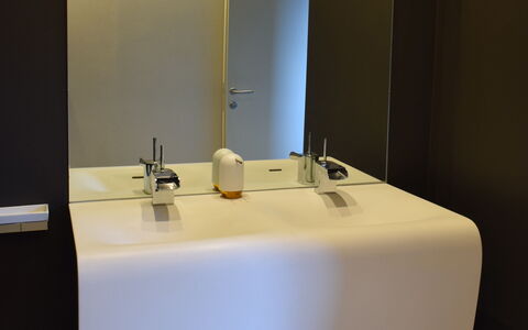 Villetta Farfallina: Ejendom, Værelse, Bord, Materielle Værdier, Møbel, Indretning, Textile, Arkitektur, Restaurant