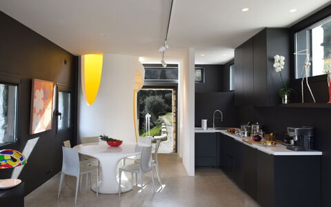 Villetta Farfallina: Værelse, Ejendom, Indretning, Møbel, Countertop, Bygning, Køkken, Hus, Loft, Etage