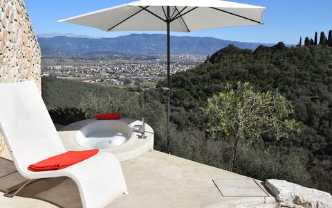 Villetta Farfallina: Ejendom, Møbel, Paraply, Bord, Fashion Tilbehør, Hus, Skygge, Værelse, Arkitektur, Ejendom