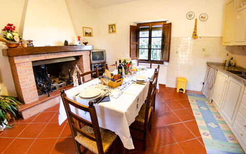 Orto Degli Olivi Proprietà: Værelse, Ejendom, Møbel, Spisestue, Bygning, Indretning, Etage, Hus, Ejendom, Bord