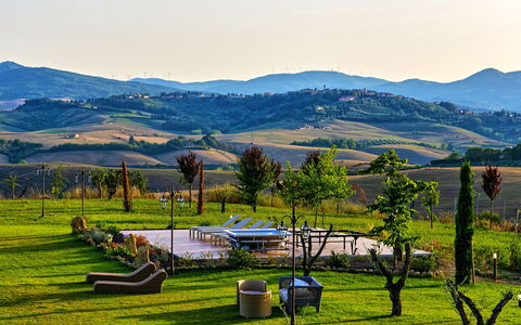 Villa Massimiliano: Natur, Bjerg, Naturlige Landskab, Himmel, Highland, Bjergrige Landskabsformer, Ødemark, Hill Station, Bakke, Faldt