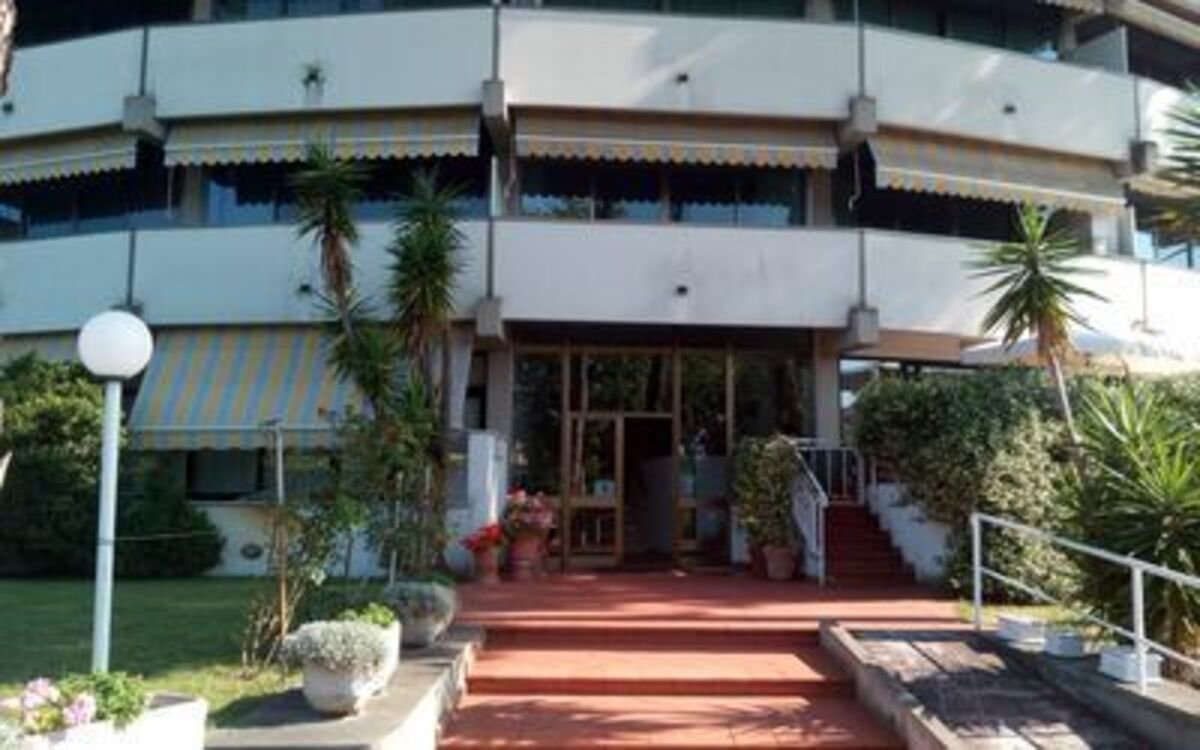 residence-leopardi-marina-di-pietrasanta-apartment-external