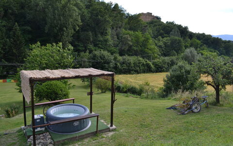 Agriturismo Il Giaggiolo without Pool: Ejendom, Græs, Landskab, Land Lot, Gård, Landdistrikt, Backyard, Ejendom, Hill Station, Fritid