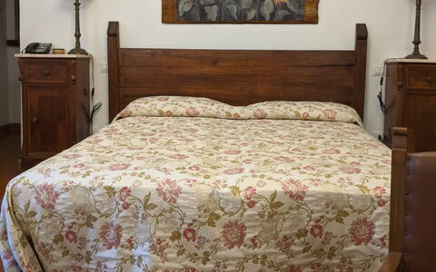 Agriturismo Il Giaggiolo without Pool: Soveværelse, Seng, Møbel, Sengetøj, Værelse, Sengetøj, Bed Frame, Madras, Etage, Ejendom