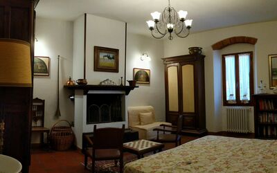 Giglio: Værelse, Møbel, Indretning, Ejendom, Bygning, Loft, Belysning, Lysarmatur, Stue, Væg