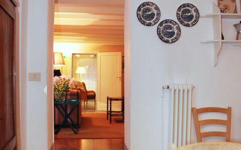 Il Mezzanino: Værelse, Ejendom, Indretning, Bygning, Hus, Møbel, Ejendom, Hjem, Spisestue, Etage