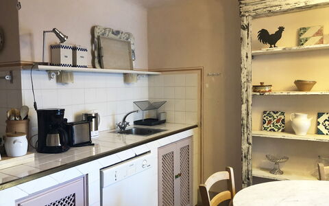 Il Mezzanino: Værelse, Ejendom, Møbel, Hylde, Indretning, Bygning, Væg, Hus, Cabinetry, Etage