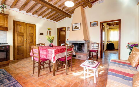 Casale Valdichiana: Ejendom, Værelse, Bygning, Møbel, Ejendom, Hus, Indretning, Loft, Villa, Etage