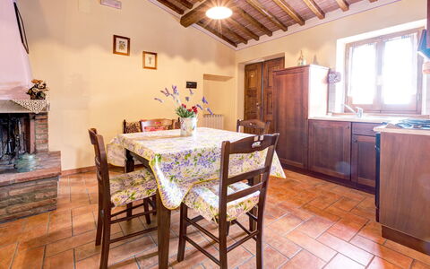 Casale Valdichiana: Ejendom, Værelse, Bygning, Møbel, Ejendom, Indretning, Etage, Hus, Køkken, Spisestue