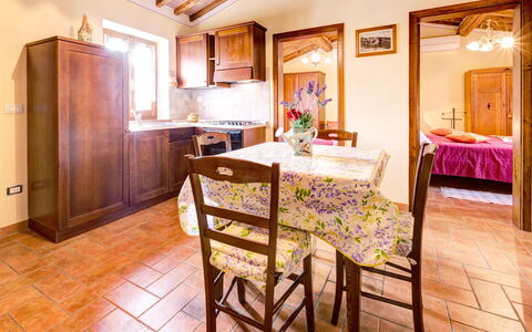 Casale Valdichiana: Værelse, Ejendom, Møbel, Bygning, Indretning, Etage, Hus, Ejendom, Loft, Spisestue